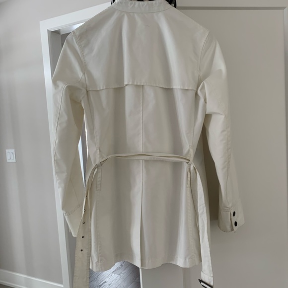 Burberry Short White Trench Coat - Picture 7 of 7